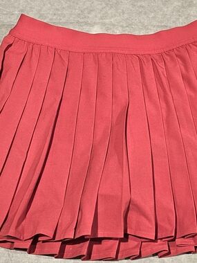 lululemon athletica Pleated Mini Skirt in Coral---Size 6